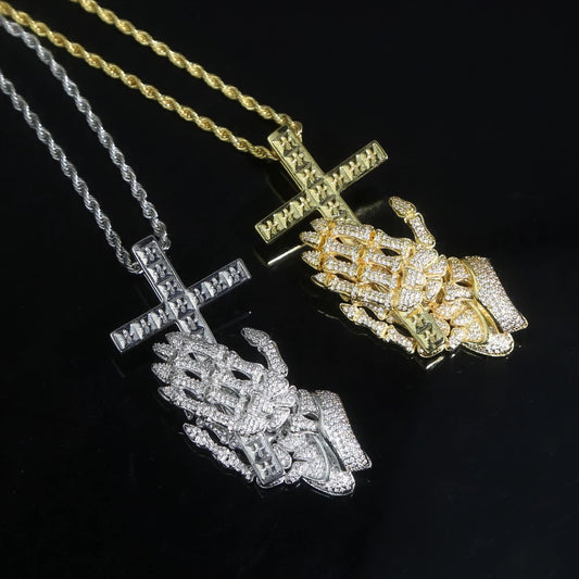 Pendentif Croix Mains squelettes en prière